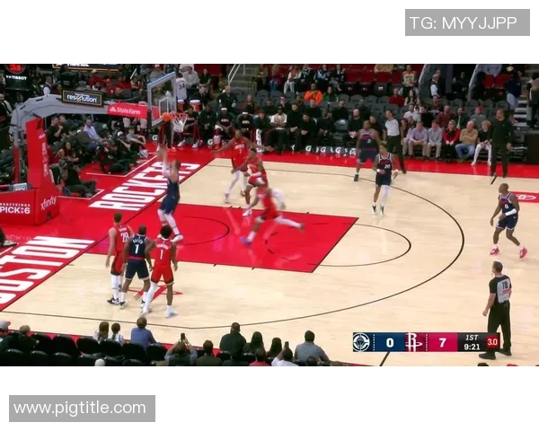 火箭与快船季后赛第四场激战回顾球迷热情高涨精彩瞬间不容错过